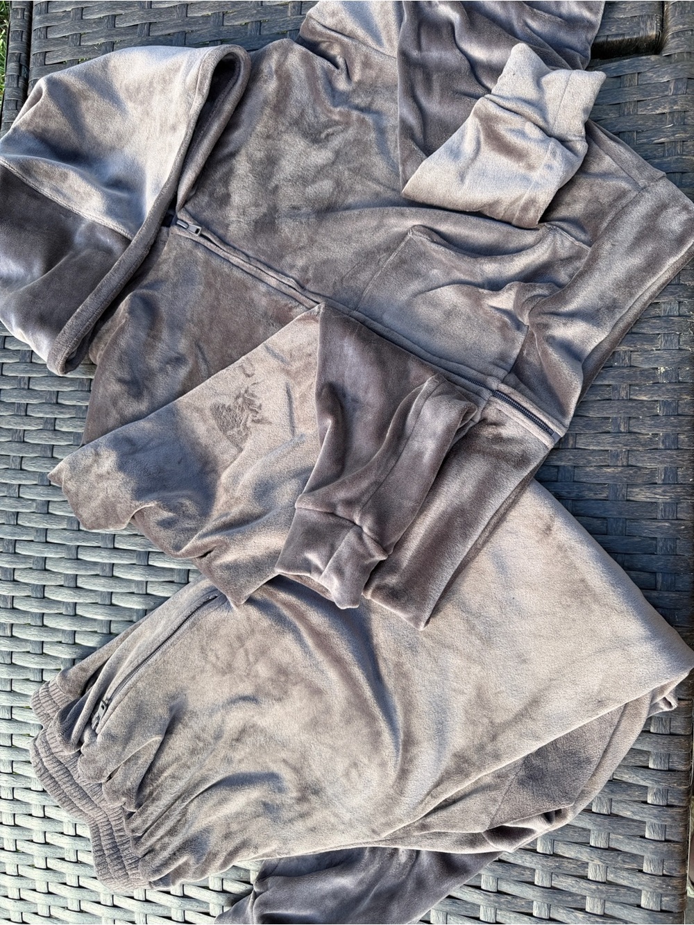 NWOT SKIMS Velour Tracksuit [Matching Set] - Picture 4 of 10